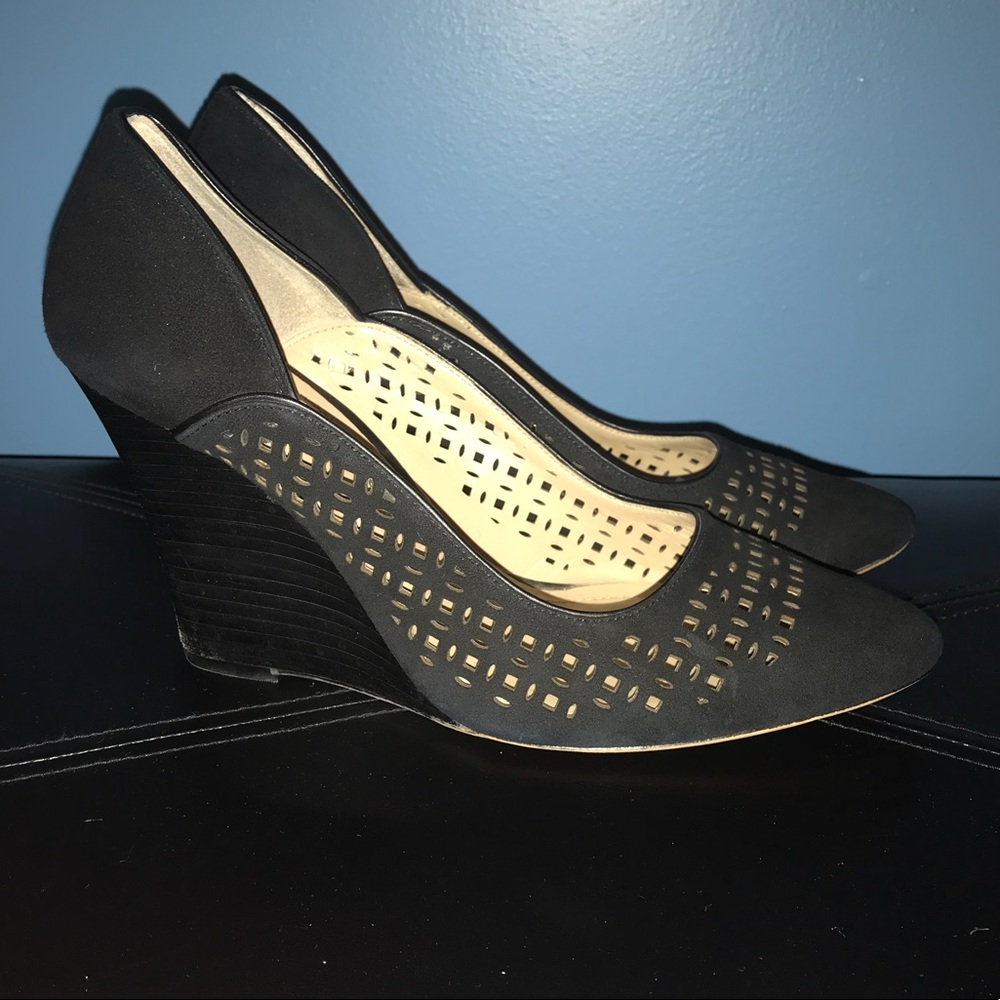 BCBGeneration laser cutout black wedges size 10